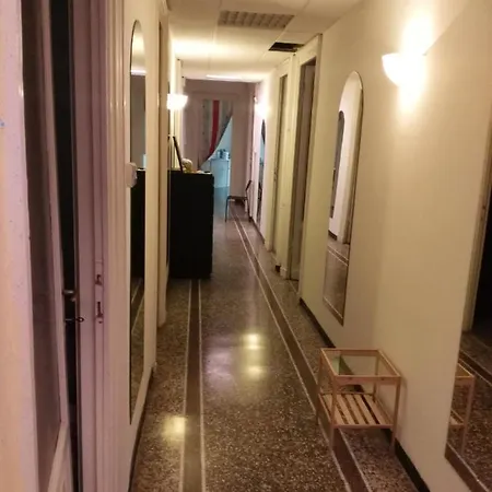 With 5 Bedrooms In With Wonderful City View And Wifi