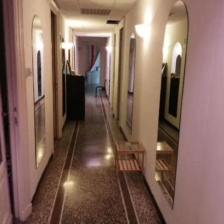 With 5 Bedrooms In With Wonderful City View And Wifi * ג'נובה